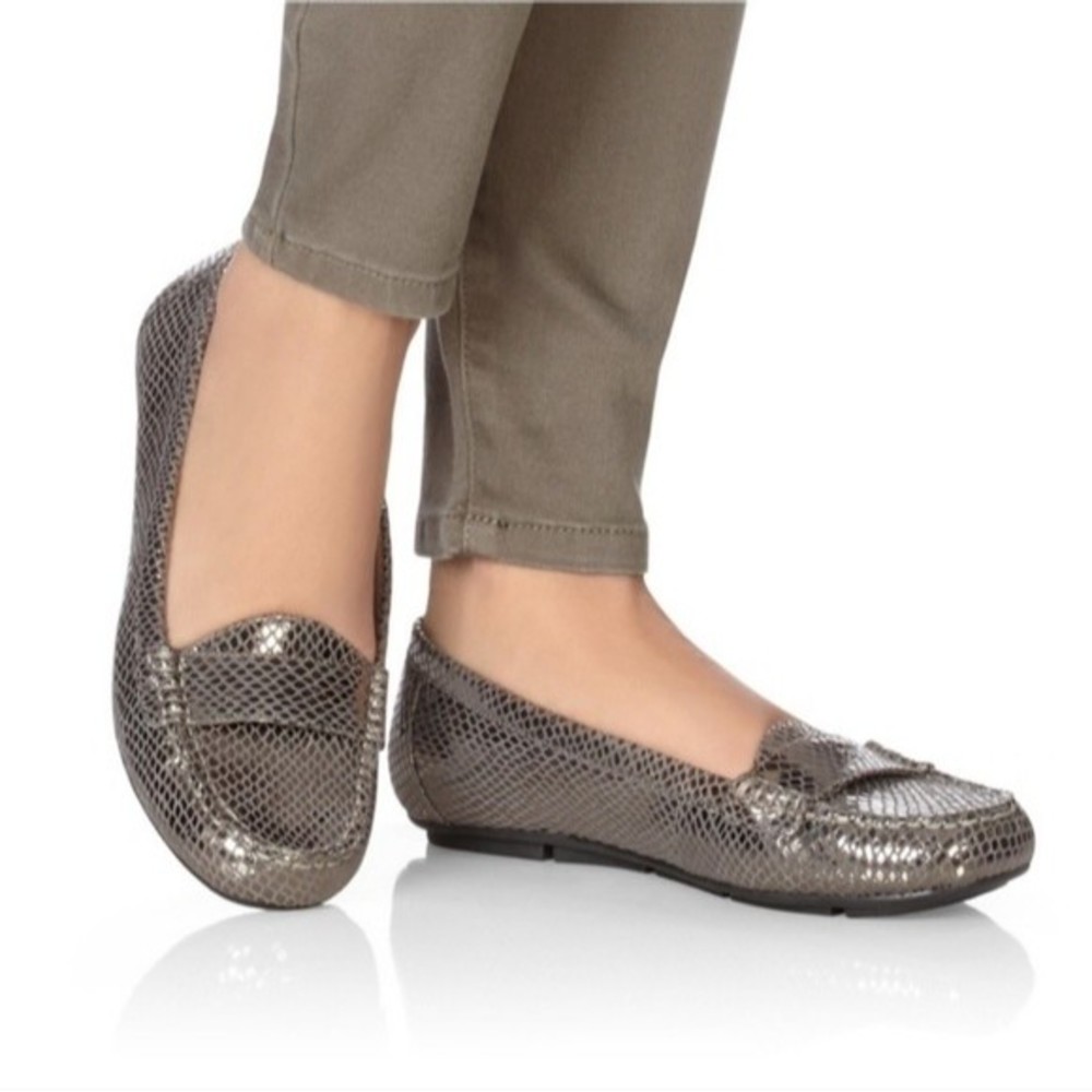🎂Vionic Chill Larrun gunmetal silver snakeskin print loafers
